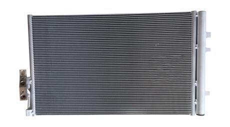 BMW Радіатор кондиціонера (конденсатор) з осушувачем X3 F25, X4 F26 12- BOSCH 1986AD2307